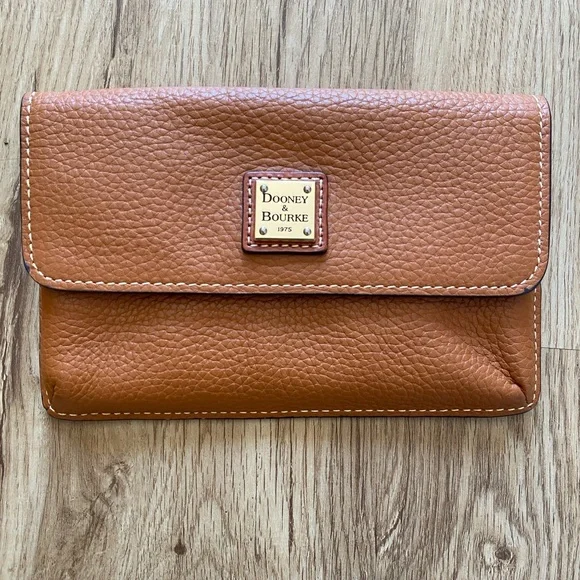 Dooney and Bourke Pebble Grain Milly Wristlet Wallet Missing Strap - Picture 2 of 7